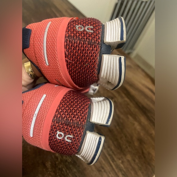 On Running Women's Athletic Shoes - Picture 6 of 9